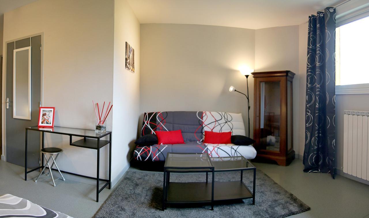 Le Grand Val Bed & Breakfast Lavastrie ภายนอก รูปภาพ